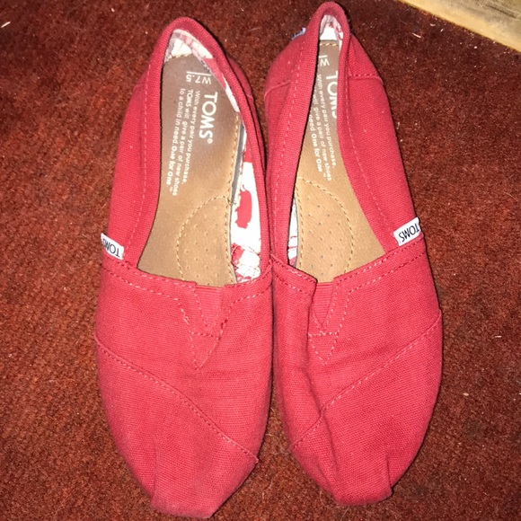 Red TOMS - Picture 2 of 3